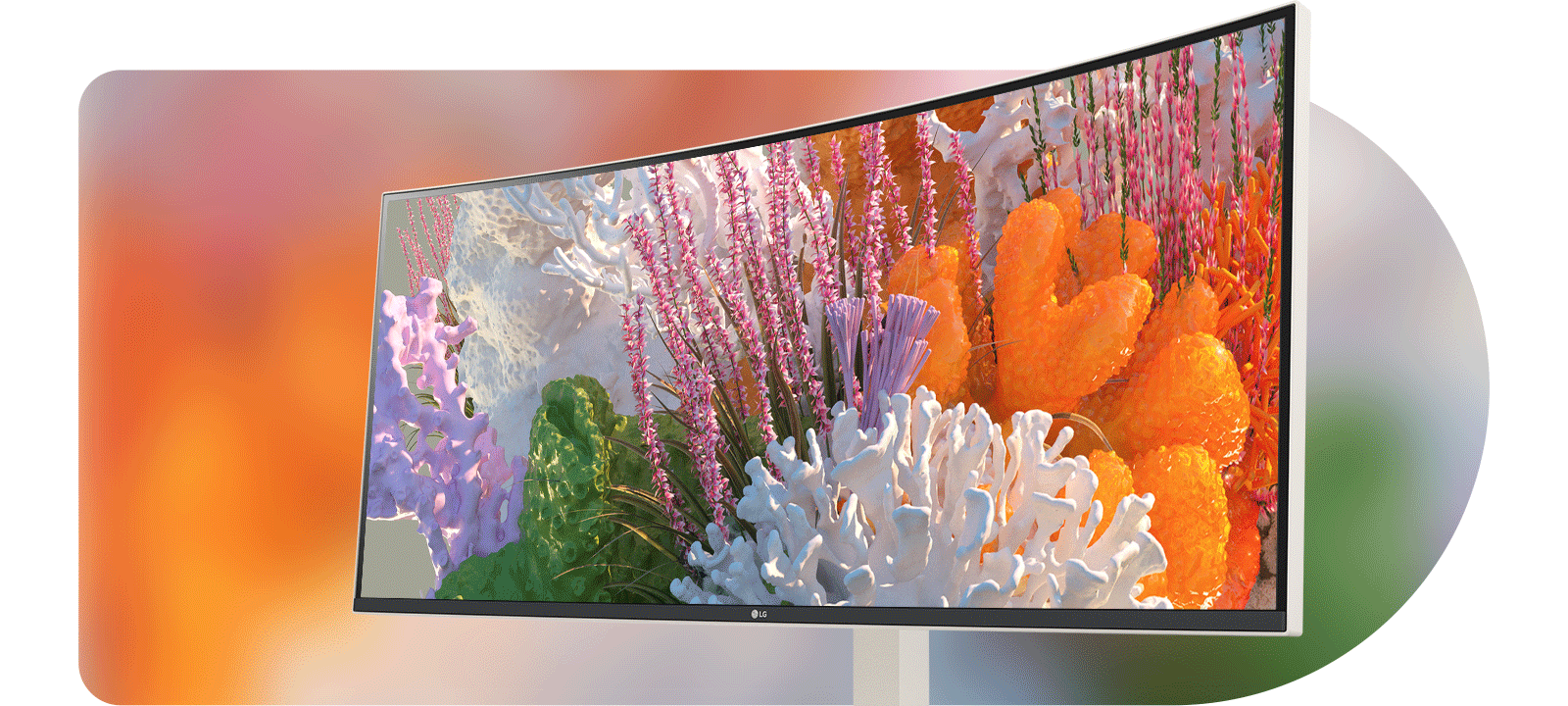 Cận cảnh các cổng kết nối USB-C và USB Downstream trên màn hình LG 38WR85QC-W